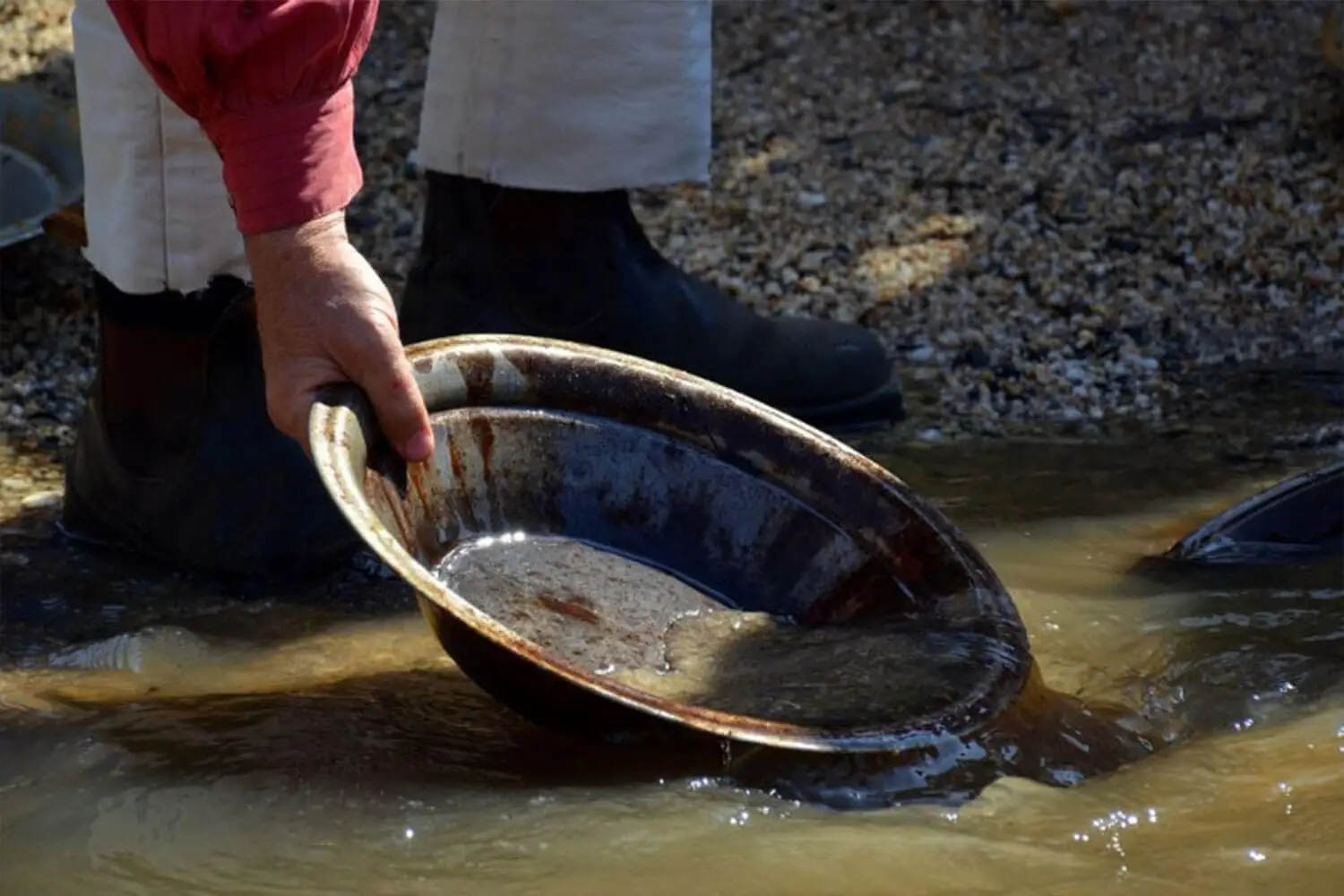 Students exploring the gold rush history in Bathurst