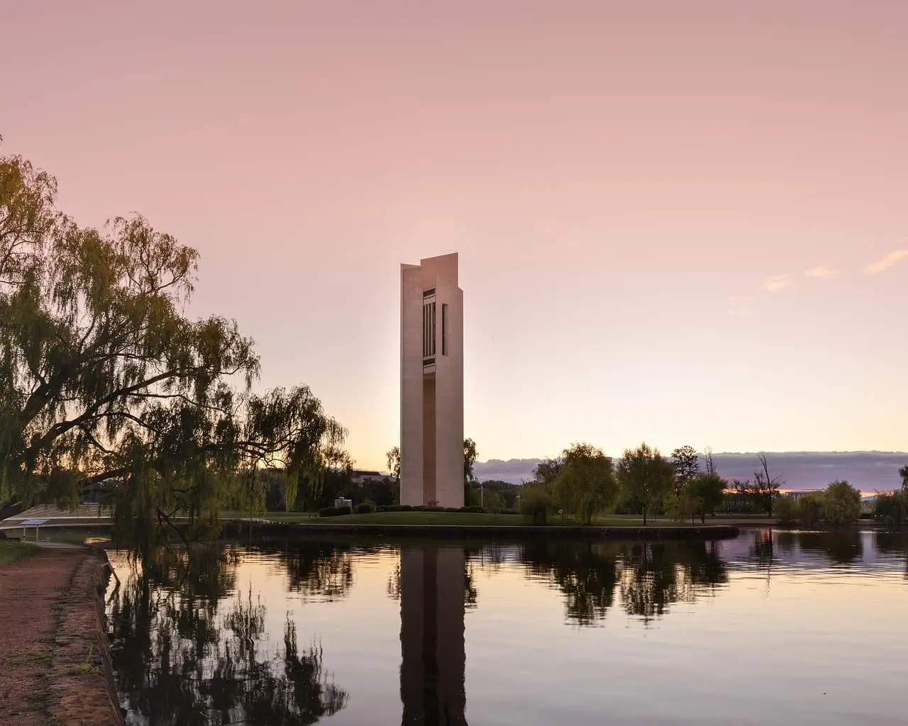 Students on a Canberra Educational Tour by Compass Tours